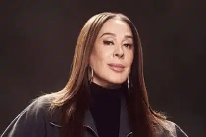 Claudia Raia exibe caçula vestido de Mulher Maravilha e surpreende