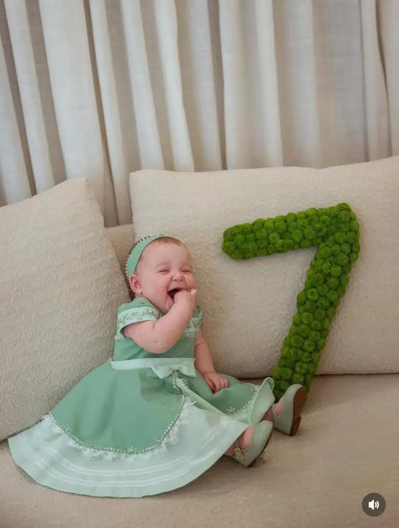 Aurora, bebê da atriz Duda Reis, em seu 7º mesversário