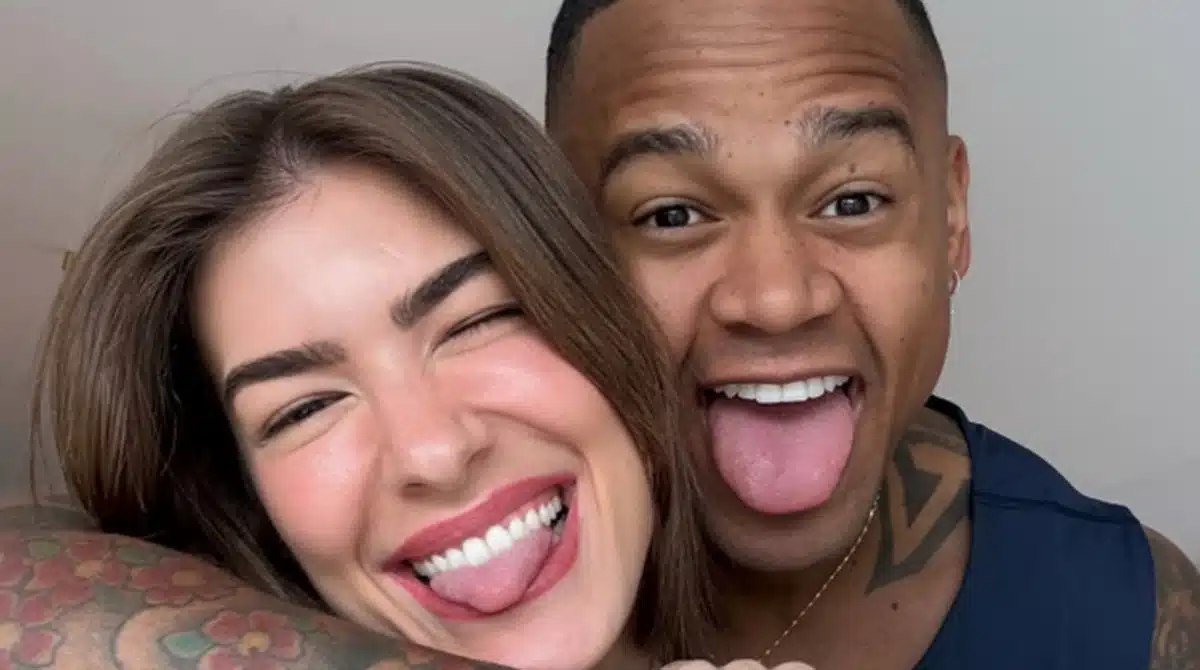 Lorena Improta surpreende ao mostrar sua filha com Léo Santana tirando seu primeiro documento