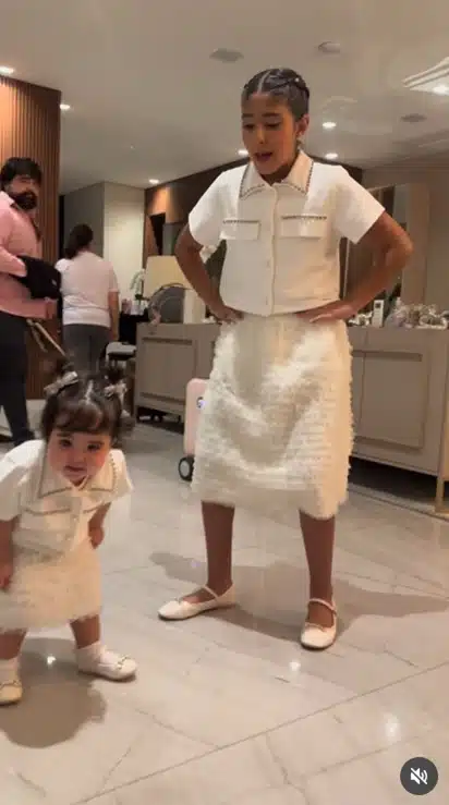 Filhas de Fabiano Menotti encantam ao surgirem com roupas iguais e surpreende