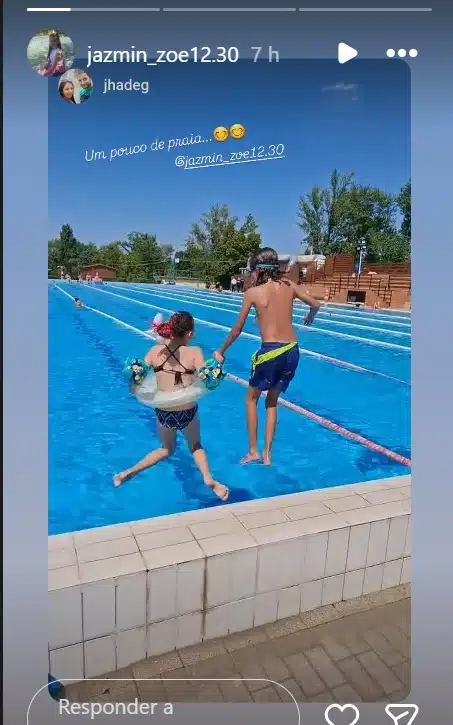 Gabriella Gaspar mostrando a filha com o primo