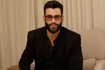 Gusttavo Lima ensina violão para os filhos