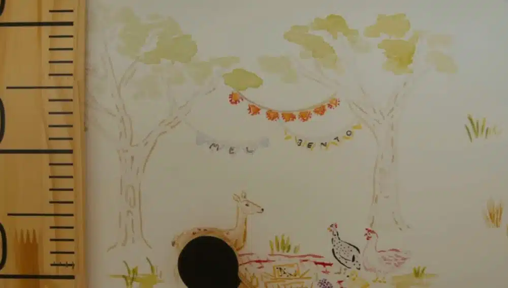 Isa Scherer exibe detalhe no papel de parede do quarto