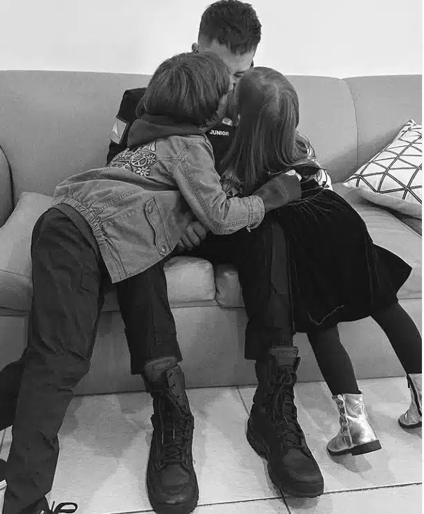 Junior Lima com seus filhos Otto e Lara