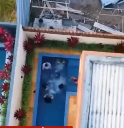 Kamylinha mostrando a casa que deu a sua mãe