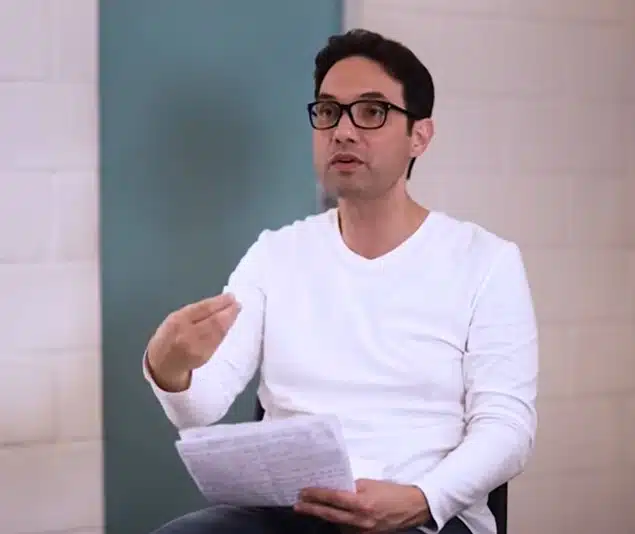 Monique Medeiros e Jairo mudaram suas versões