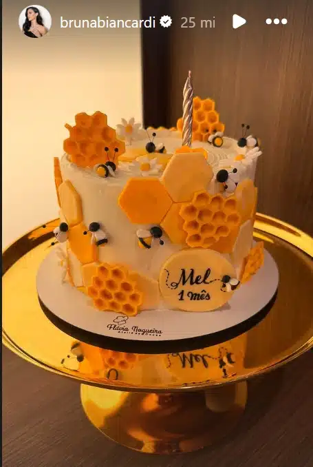 Fofo bolo do mêsversário da bebê de Neymar