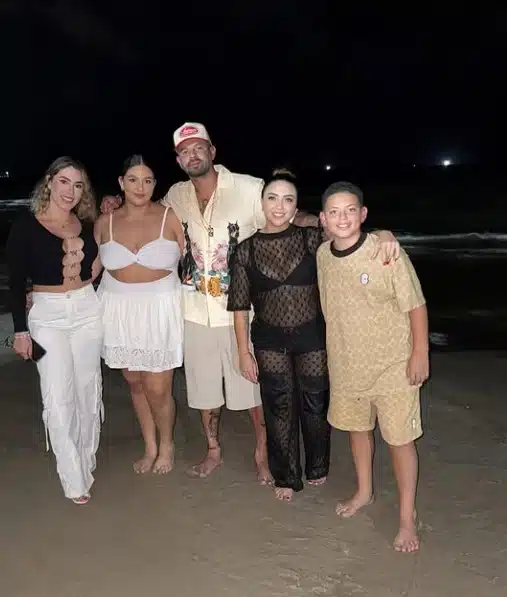 Jogador e pai, Edwin Cardona ao lado da família