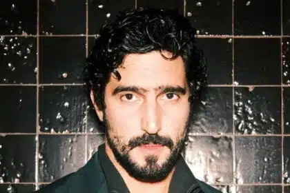 Renato Góes surge com seus filhos em jogo de polo e surpreende