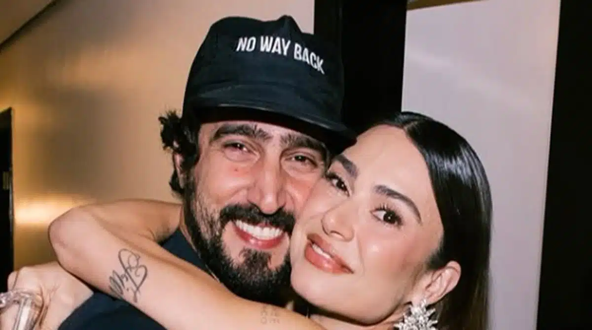 Thaila Ayala mostra seus filhos com Renato Góes brincando com os pets da família e surpreende