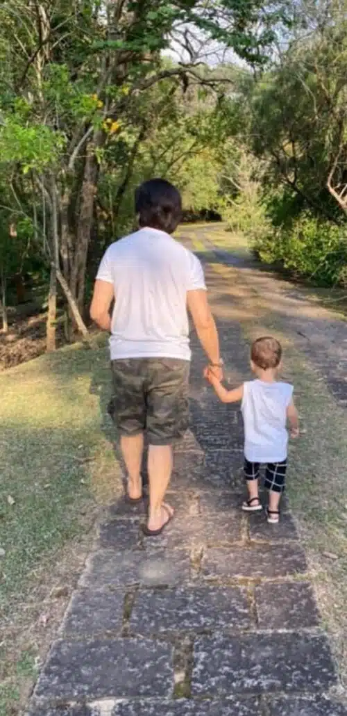 Xororó ao lado do seu neto Otto