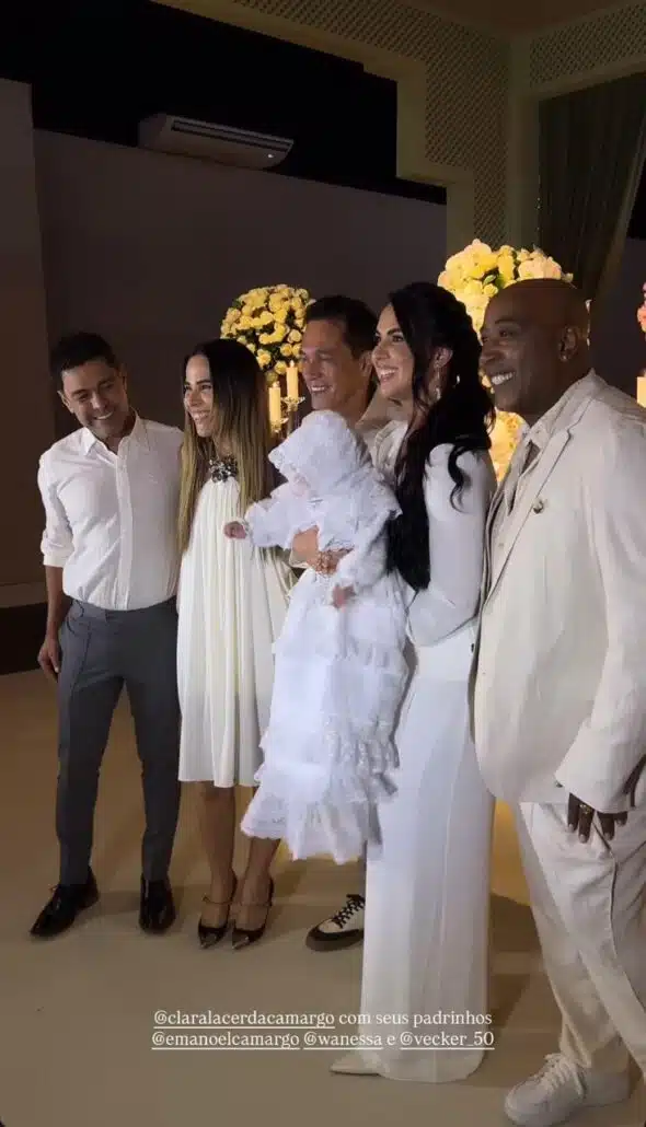 Clara, bebê de Graciele e Zezé Di Camargo, com seus padrinhos