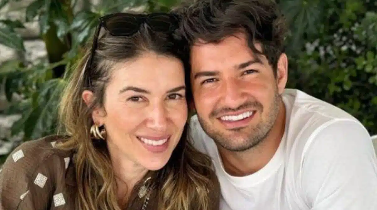 Alexandre Pato exibe seu filho e brinquedão gigante na mansão chama a atenção