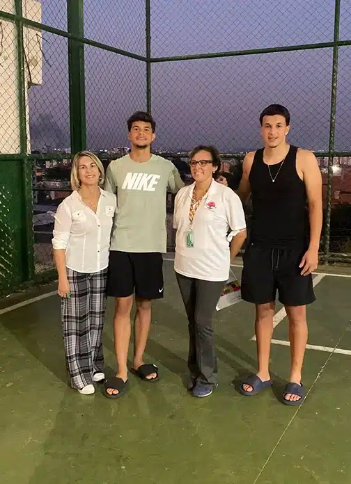 Filho e mãe de Eliza Samudio na homenagem para ela