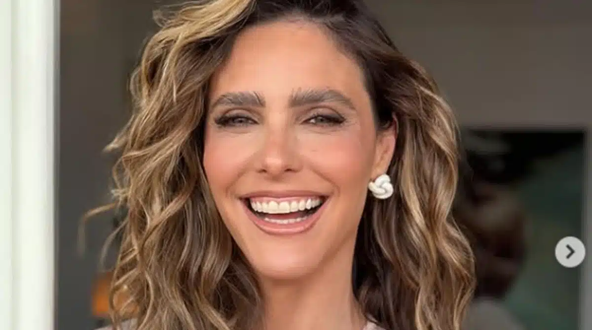 Fernanda Lima surge em teatro com seus filhos gêmeos e surpreende e surpreende