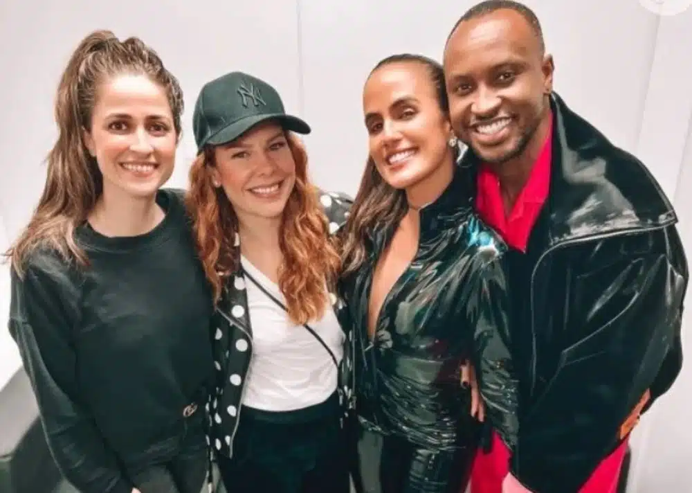 Fernanda Souza junto com atual no show de Thiaguinho