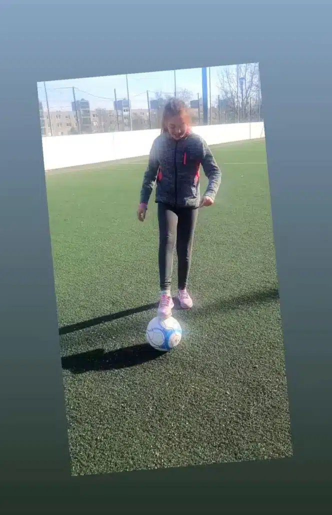 Gabriella Gaspar mostrou sua filha jogando futebol