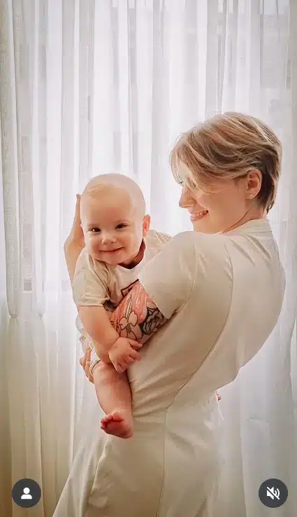 Isabel Veloso junto com o seu bebê Arthur