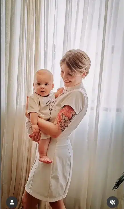 Isabel Veloso com seu filho e o novo visual
