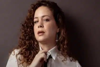 Leandra Leal celebra seus 43 anos e relembra detalhes de sua gravidez e impressiona