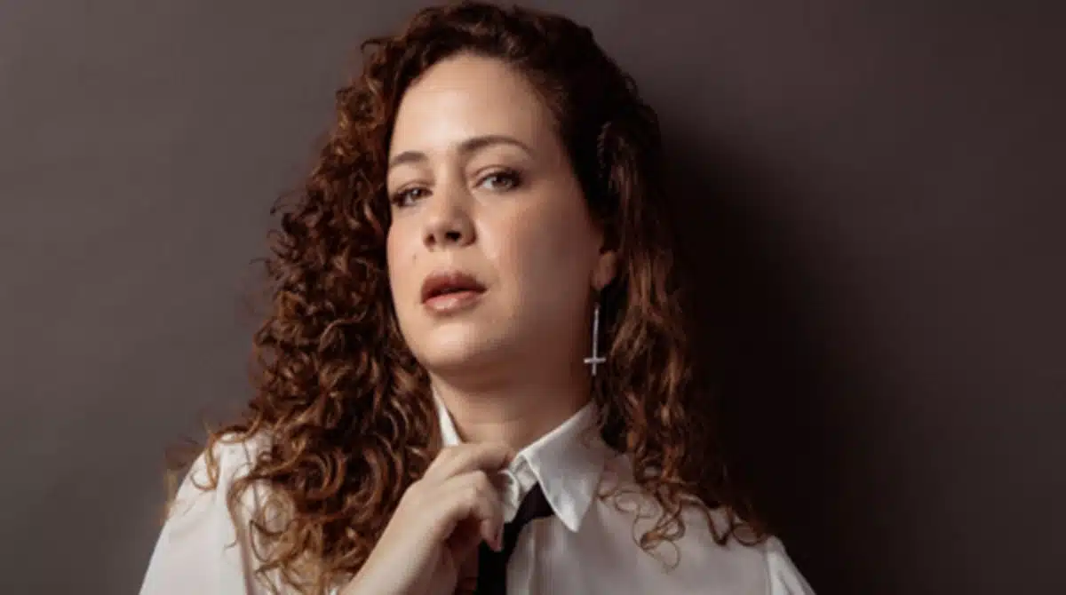 Leandra Leal celebra seus 43 anos e relembra detalhes de sua gravidez e impressiona