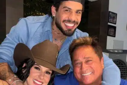 Leonardo surge viajando com nova nora, após Zé e Ana assumirem