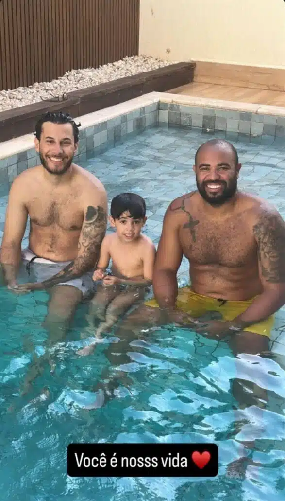 Irmão de Marília Mendonça posa com sobrinho e desabafa