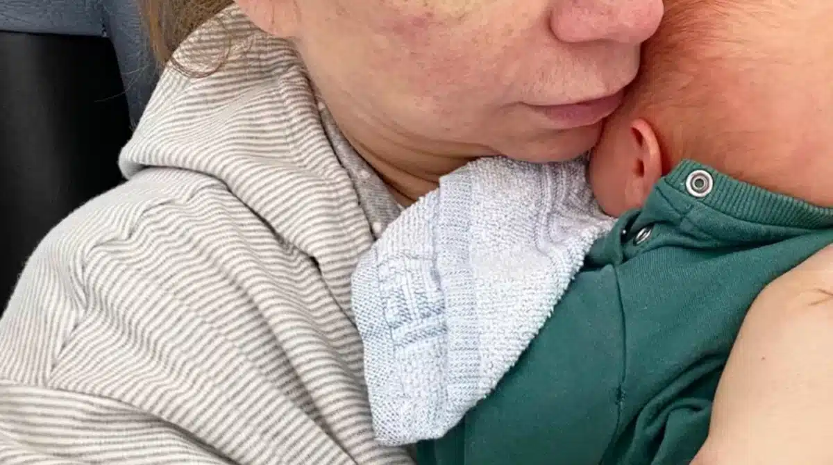 Mulher de 55 anos teve o seu 17º filho e médico falou