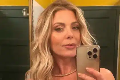 Sheila Mello revela que está fazendo faculdade e mostra a filha