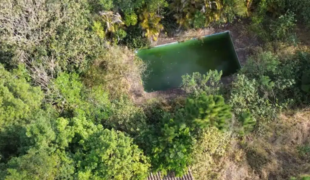 Piscina da chácara de Andreas, irmão de Suzane Von Richthofen