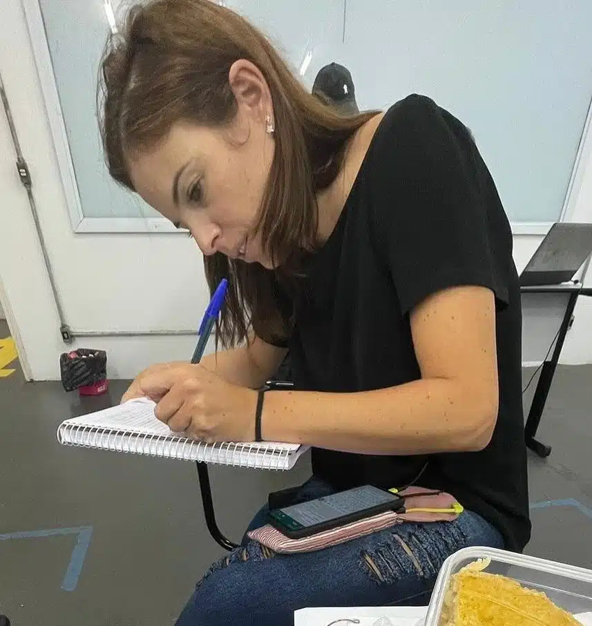 Suzane Von Richthofen durante aula da faculdade de direito