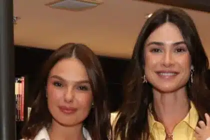 Isis Valverde posa com filhos de Thaila Ayala em evento
