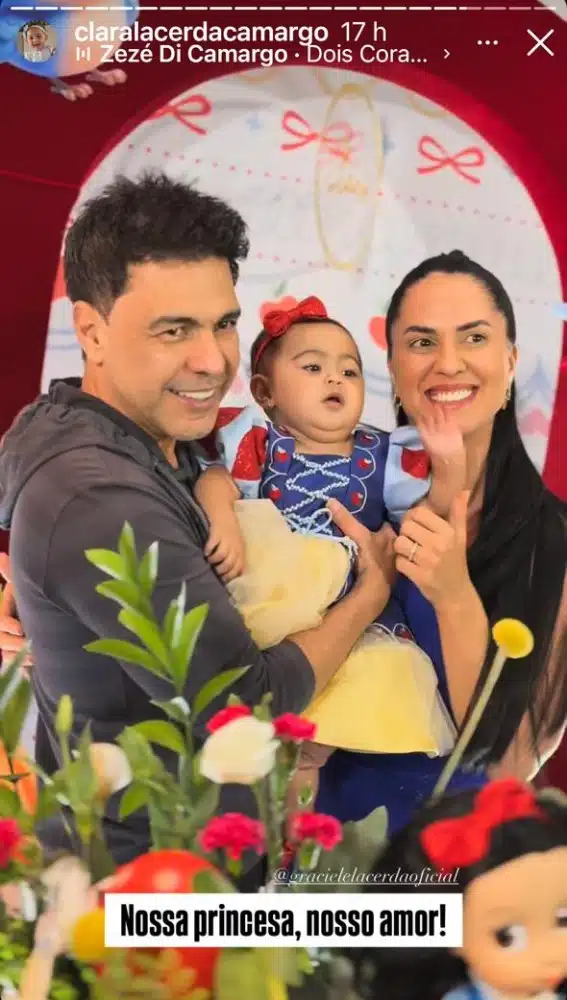 Zezé Di Camargo e a esposa posam com a filha