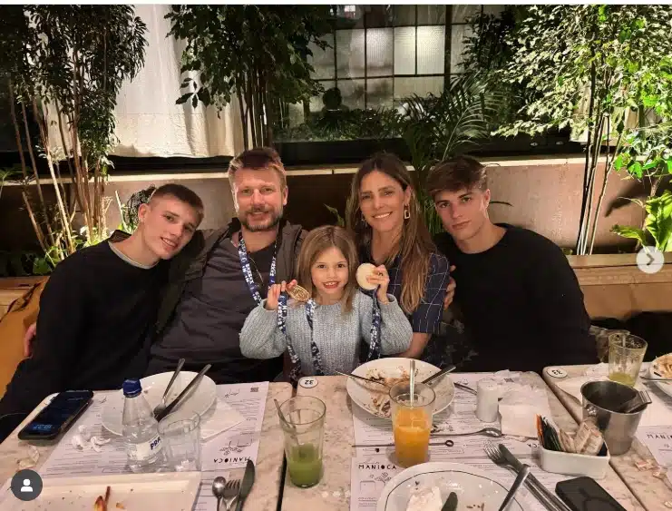 Fernanda Lima e Rodrigo Hilbert surpreendem ao posar com os três filhos em jogo de tênis