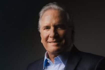 Filha caçula de Roberto Justus surpreende ao preparar jantar especial para o pai e encanta