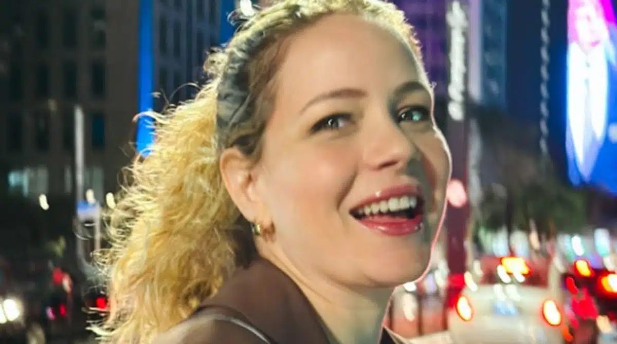 Leandra Leal posa em raro registro com seus dois filhos em passeio e surpreende