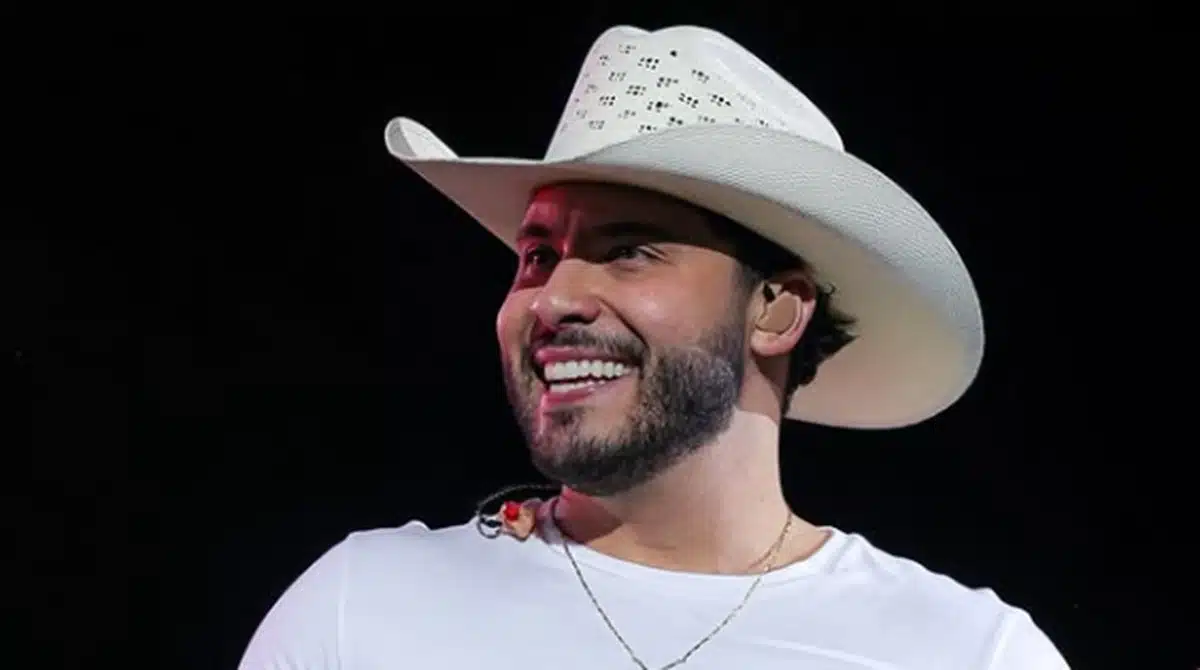 Murilo Huff comemora seus 30 anos ao lado do filho e da noiva e encanta