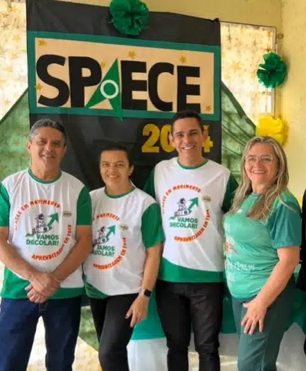 Professor Gean junto de colegas, adolescente confessou