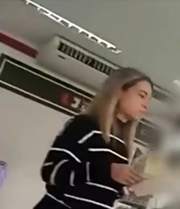 Anna Carolina Jatobá no bairro em que mora