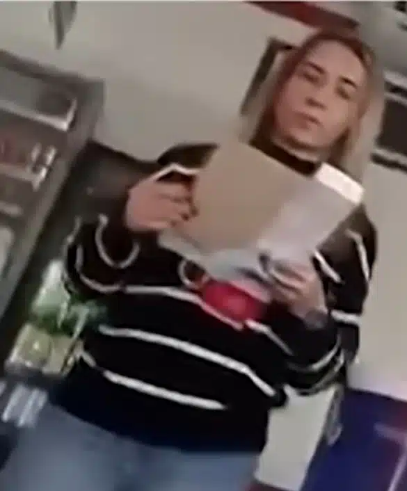 Anna Carolina Jatobá em uma rara aparição no seu bairro