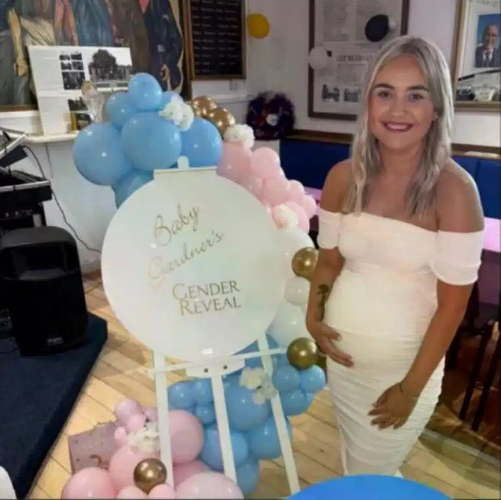 Kira Cousins chegou a realizar um chá revelação