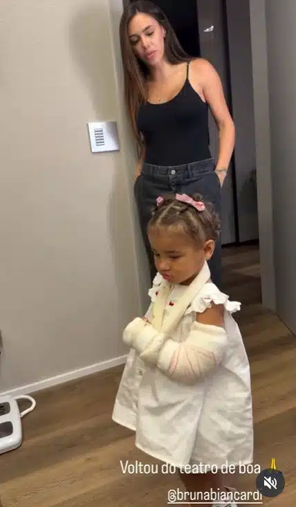 Bruna Biancardi com Mavie após o susto