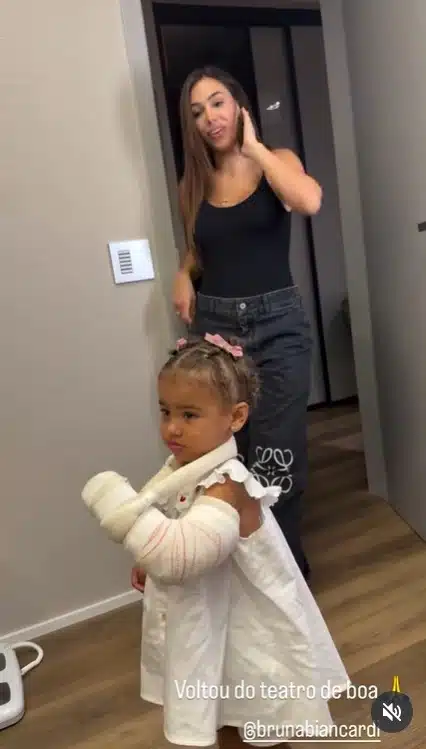 Bruna Biancardi com sua primogênita após o susto