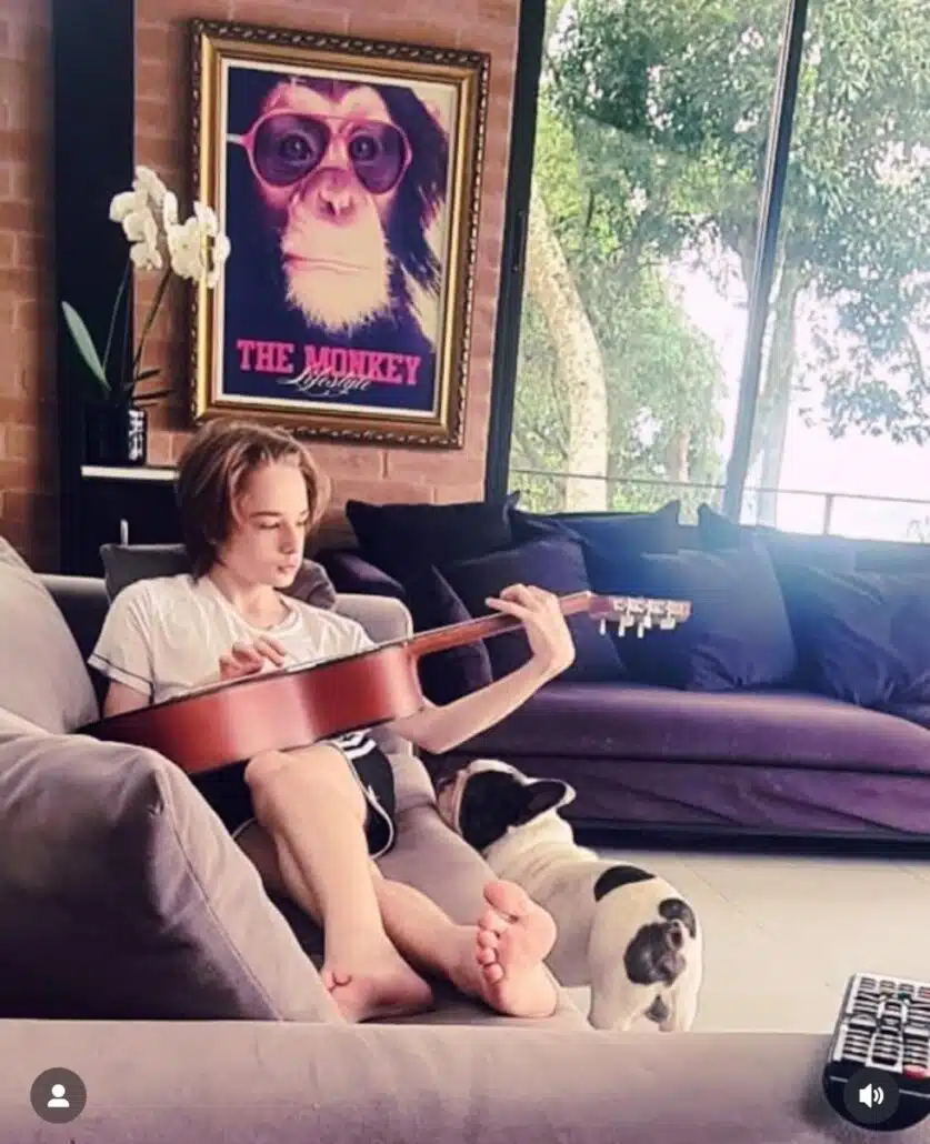 Guy, filho de Danielle Winits e Jonatas Faro, completou 14 anos