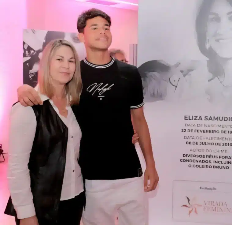 Filho e mãe de Eliza Samudio juntos