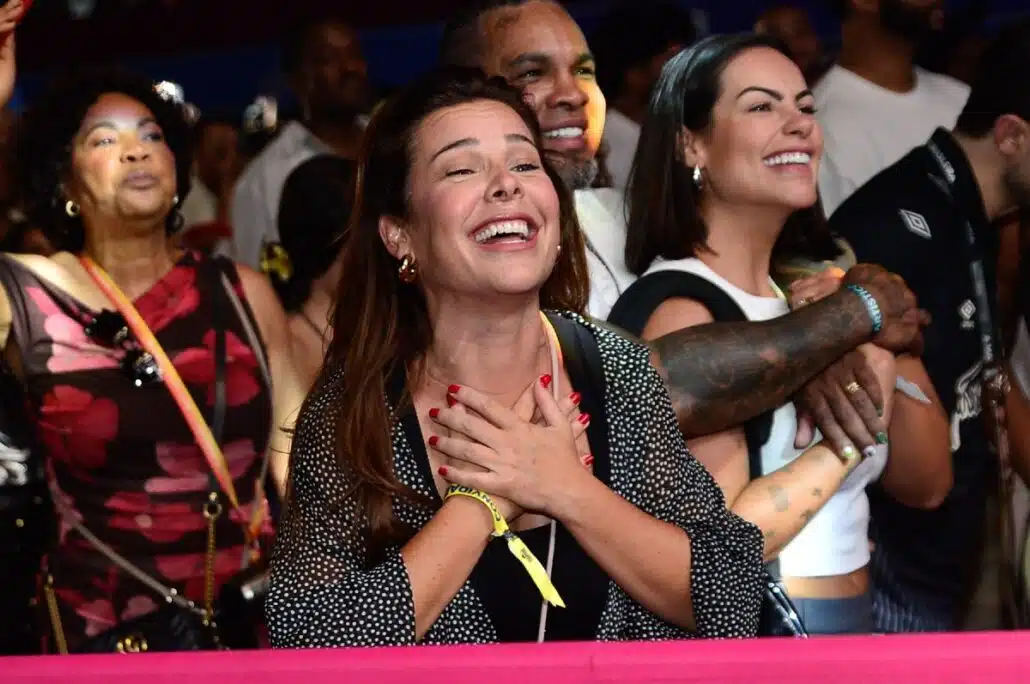 Fernanda Souza durante o show de Tihaguinho