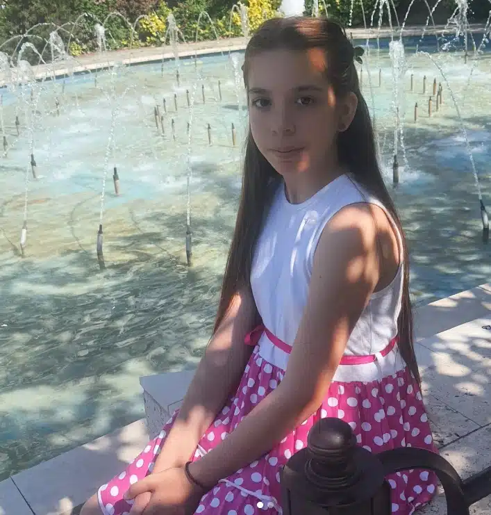 Gabriella Gaspar mostrando a suposta filha de Neymar