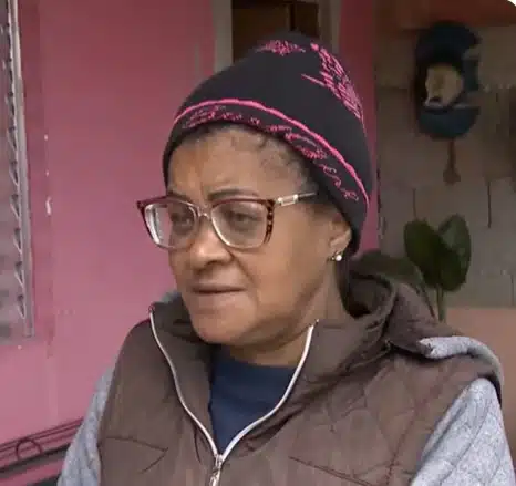 Vizinha que viu o que o garoto fez com a mãe