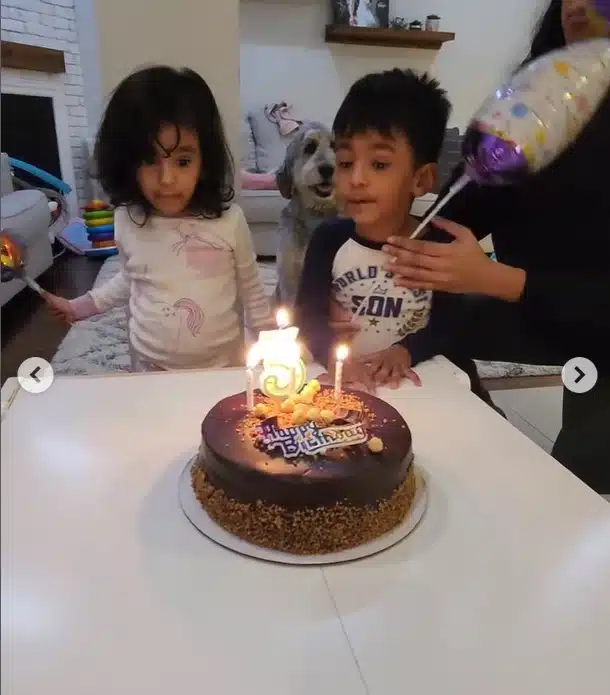 Gêmeos mais prematuros do mundo comemorando aniversário