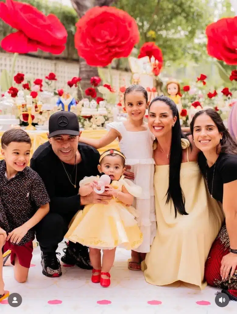 Camilla, outra irmã da bebê de Graciele Lacerda e Zezé, também esteve com os filhos na comemoração